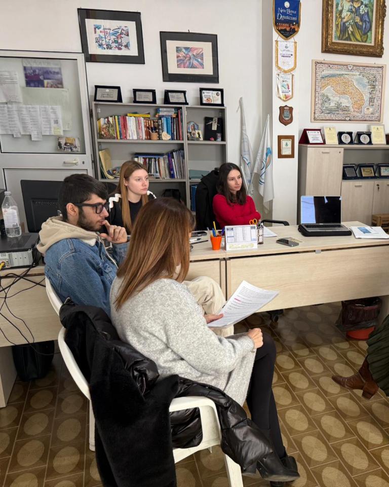 Incontro di coprogettazione del progetto Senza Parole Lizzano con professionisti e associazioni del territorio